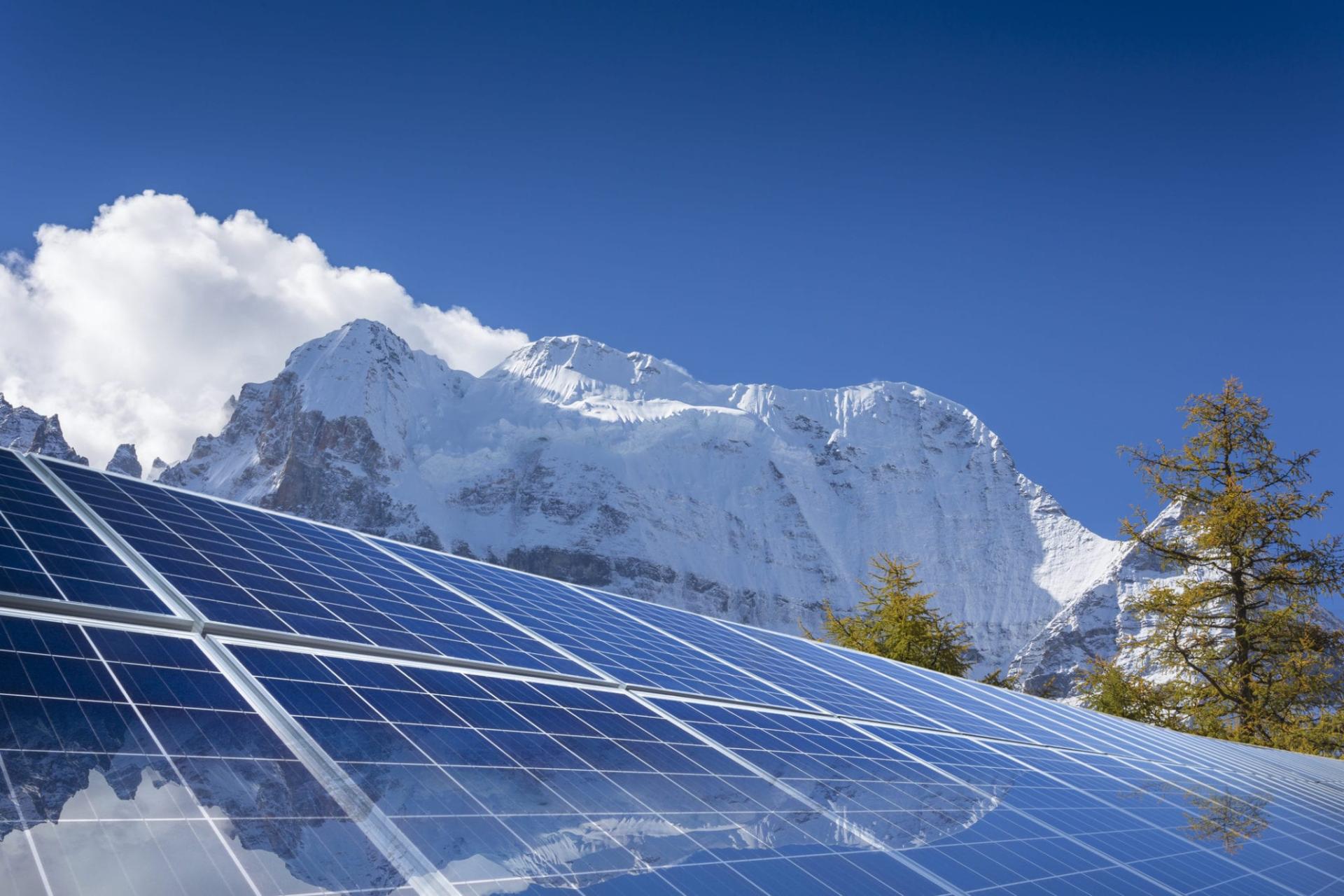 découvrez comment les panneaux photovoltaïques sur toiture peuvent transformer votre maison en une source d'énergie durable. optimisez votre consommation d'électricité tout en préservant l'environnement grâce à des solutions solaires innovantes.