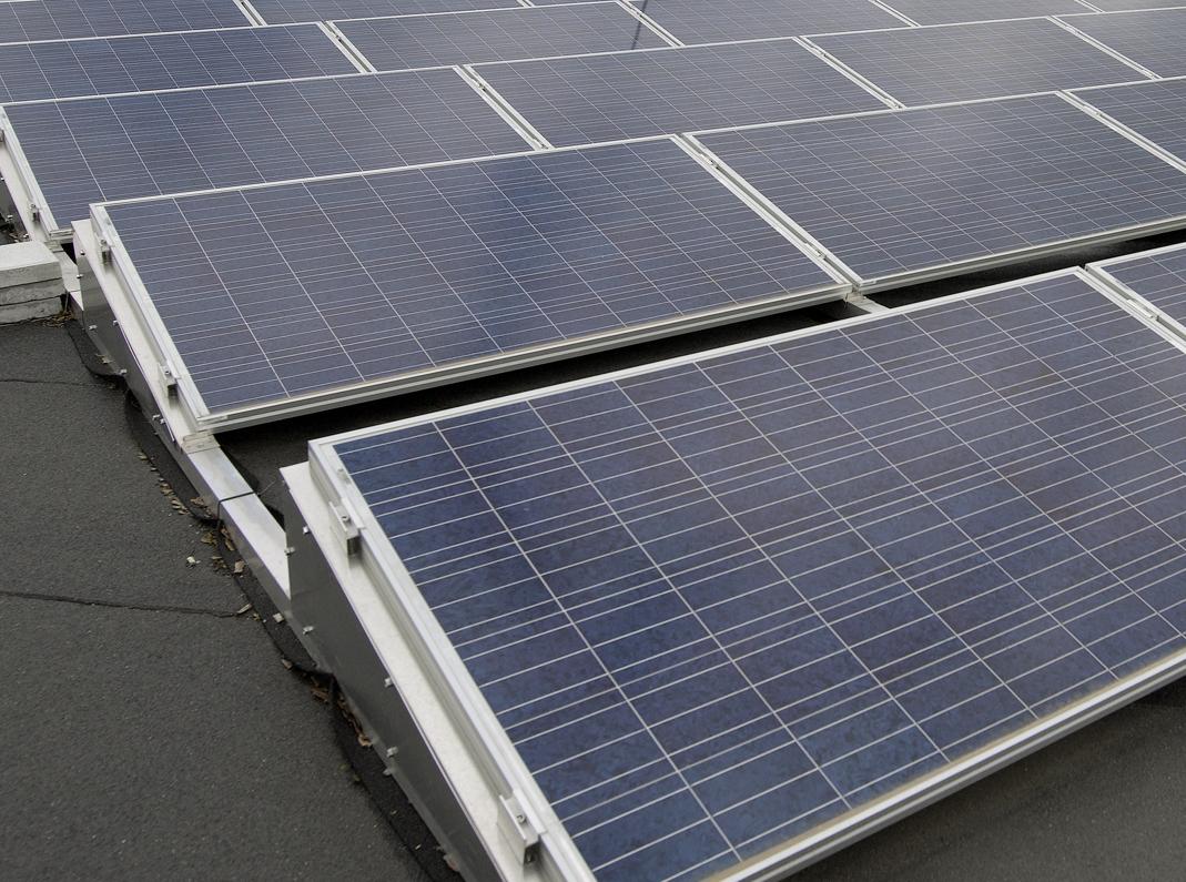 découvrez comment l'installation de panneaux photovoltaïques sur votre atelier peut réduire vos factures d'électricité et contribuer à une énergie plus verte. optimisez votre consommation d'énergie tout en préservant l'environnement avec des solutions durables et rentables.