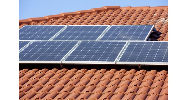 découvrez les avantages des panneaux photovoltaïques pour votre toiture. réduisez votre facture d'électricité, profitez d'énergies renouvelables et valorisez votre maison grâce à une installation de panneaux solaires efficace et durable.