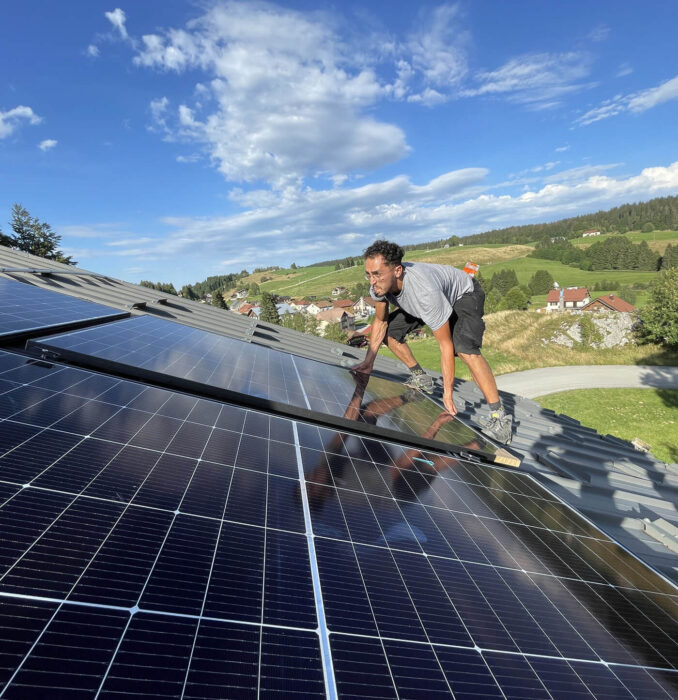 découvrez les avantages d'un toit photovoltaïque de 300m2 : une solution durable pour produire votre propre énergie solaire, réduire vos factures d'électricité et contribuer à la protection de l'environnement. optimisez votre espace et profitez d'une installation rentable et respectueuse de la nature.