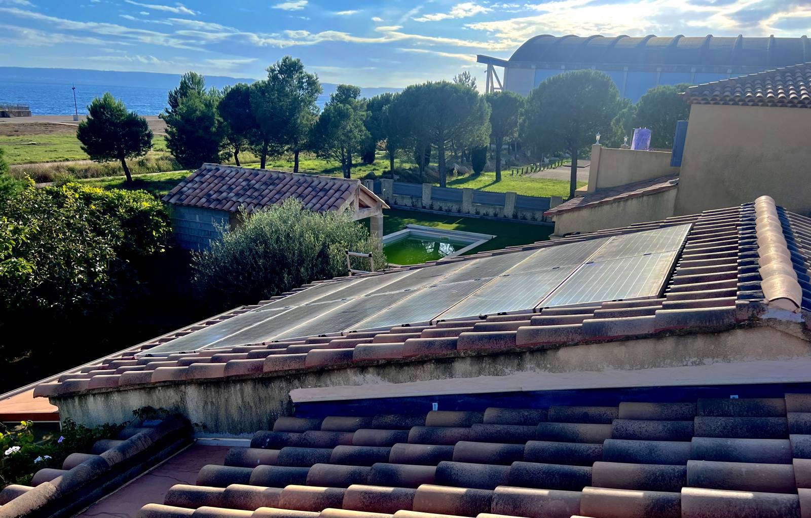 découvrez comment investir dans des systèmes photovoltaïques pour bénéficier d'énergies renouvelables. apprenez les avantages financiers, les aides disponibles et les tendances du marché pour optimiser votre investissement durable.