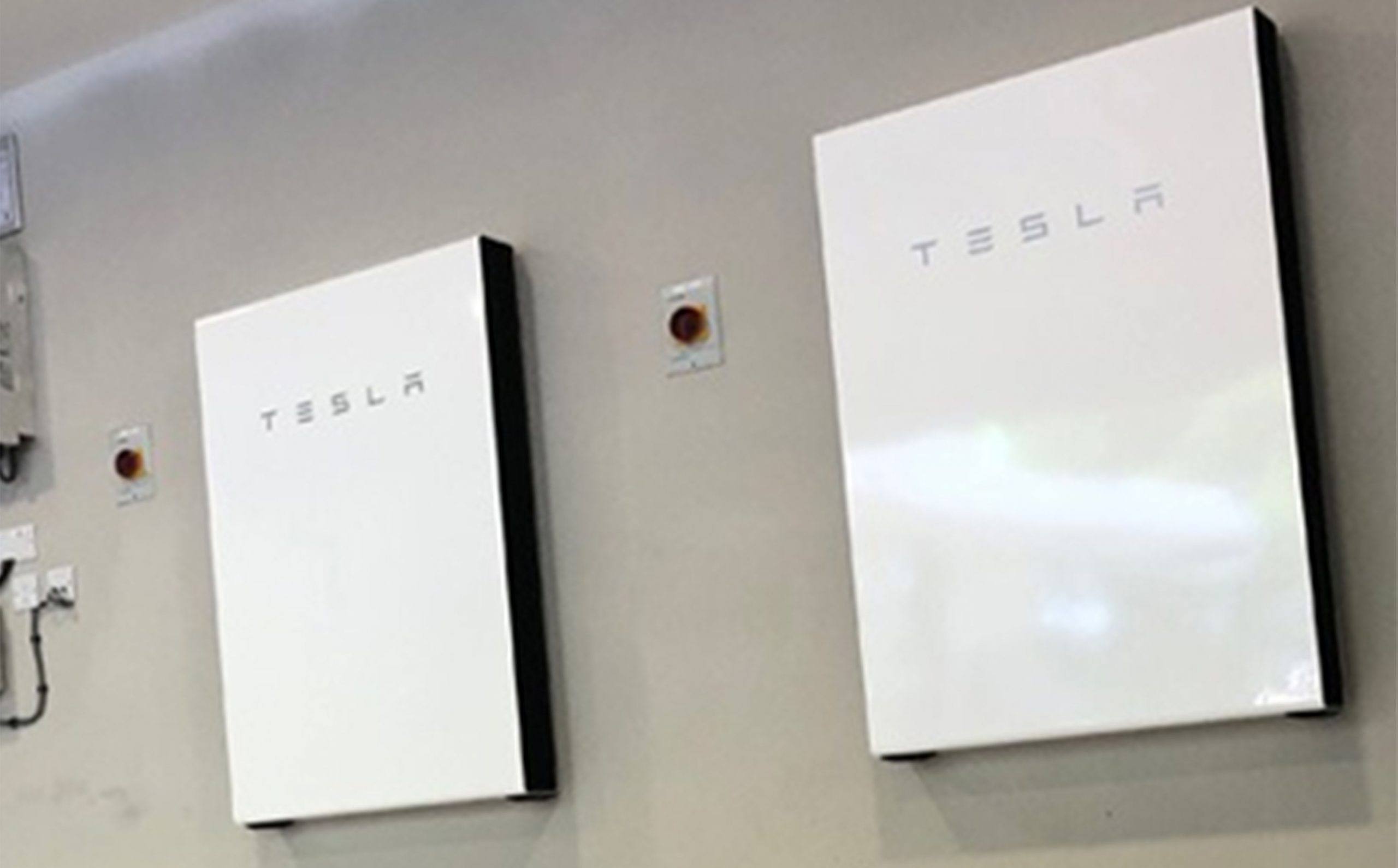 découvrez pourquoi le tesla powerwall 2 est l'investissement idéal pour optimiser votre consommation d'énergie. stockez l'énergie solaire, réduisez vos factures et contribuez à un avenir durable grâce à cette solution de stockage efficace et innovante.