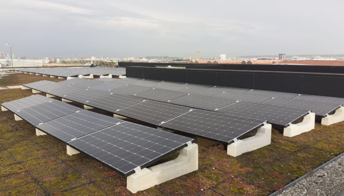 découvrez les prix des toitures photovoltaïques pour une surface de 700 m². profitez d'une énergie renouvelable, d'économies sur vos factures et d'aides financières avantageuses pour votre projet d'installation. comparez les offres et trouvez la solution adaptée à vos besoins.