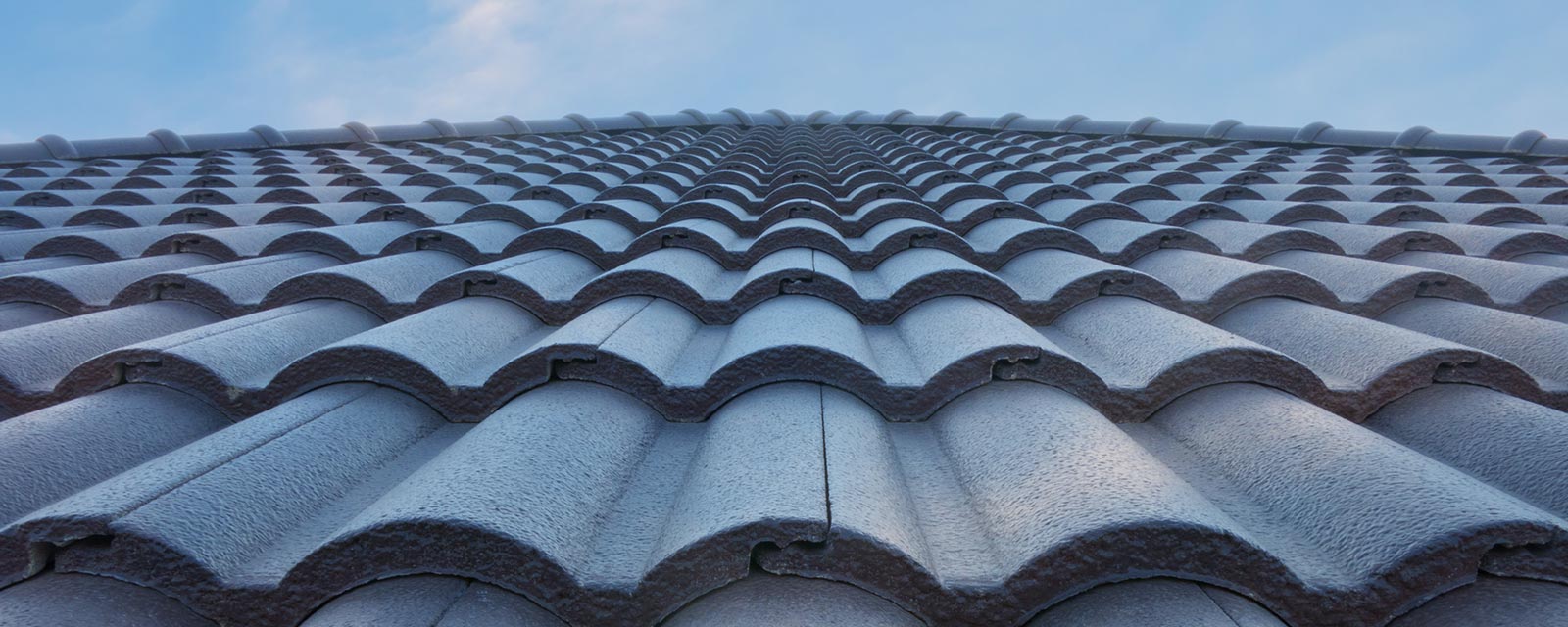 découvrez les meilleures solutions de rénovation de toiture pour protéger votre maison tout en améliorant son esthétique. nos experts vous guident à travers les étapes essentielles pour un toit durable et sécurisé.