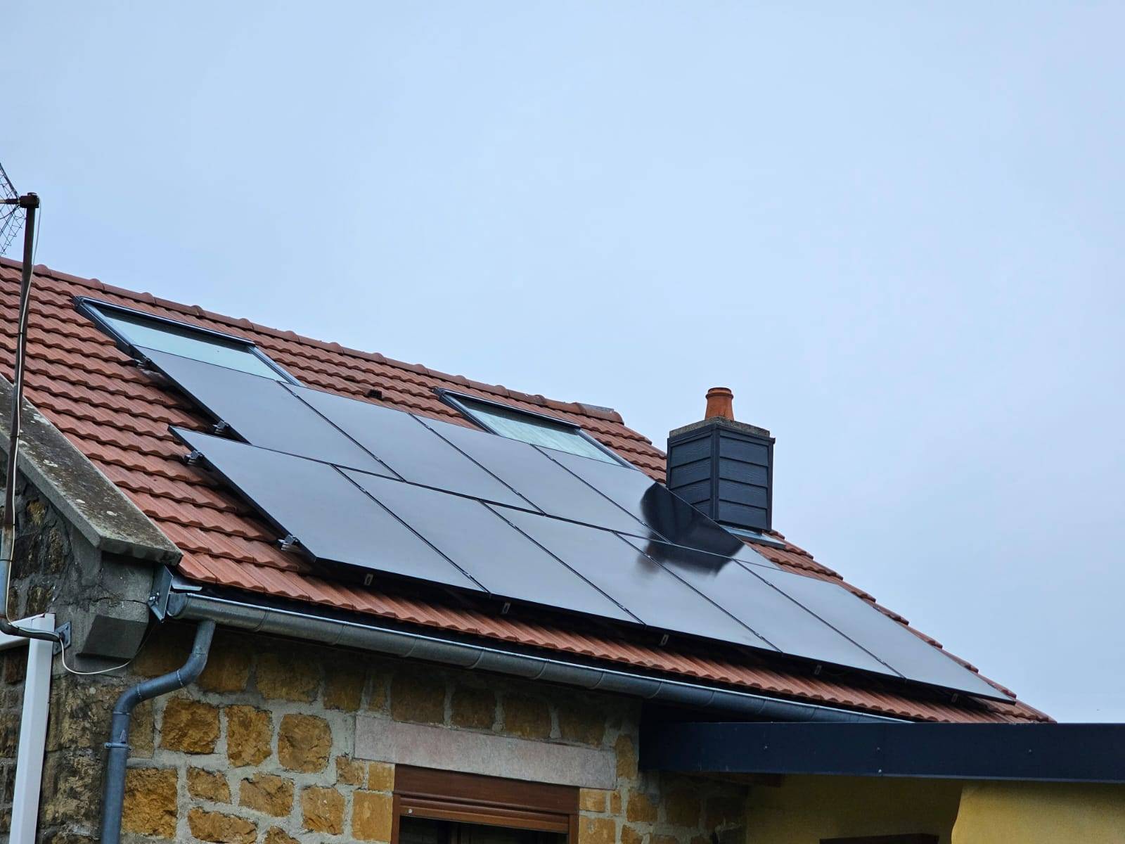 découvrez l'avenir de la toiture durable grâce aux panneaux photovoltaïques. alliez écologie et économie en optant pour une solution énergétique innovante qui respecte l'environnement tout en réduisant vos factures d'électricité.