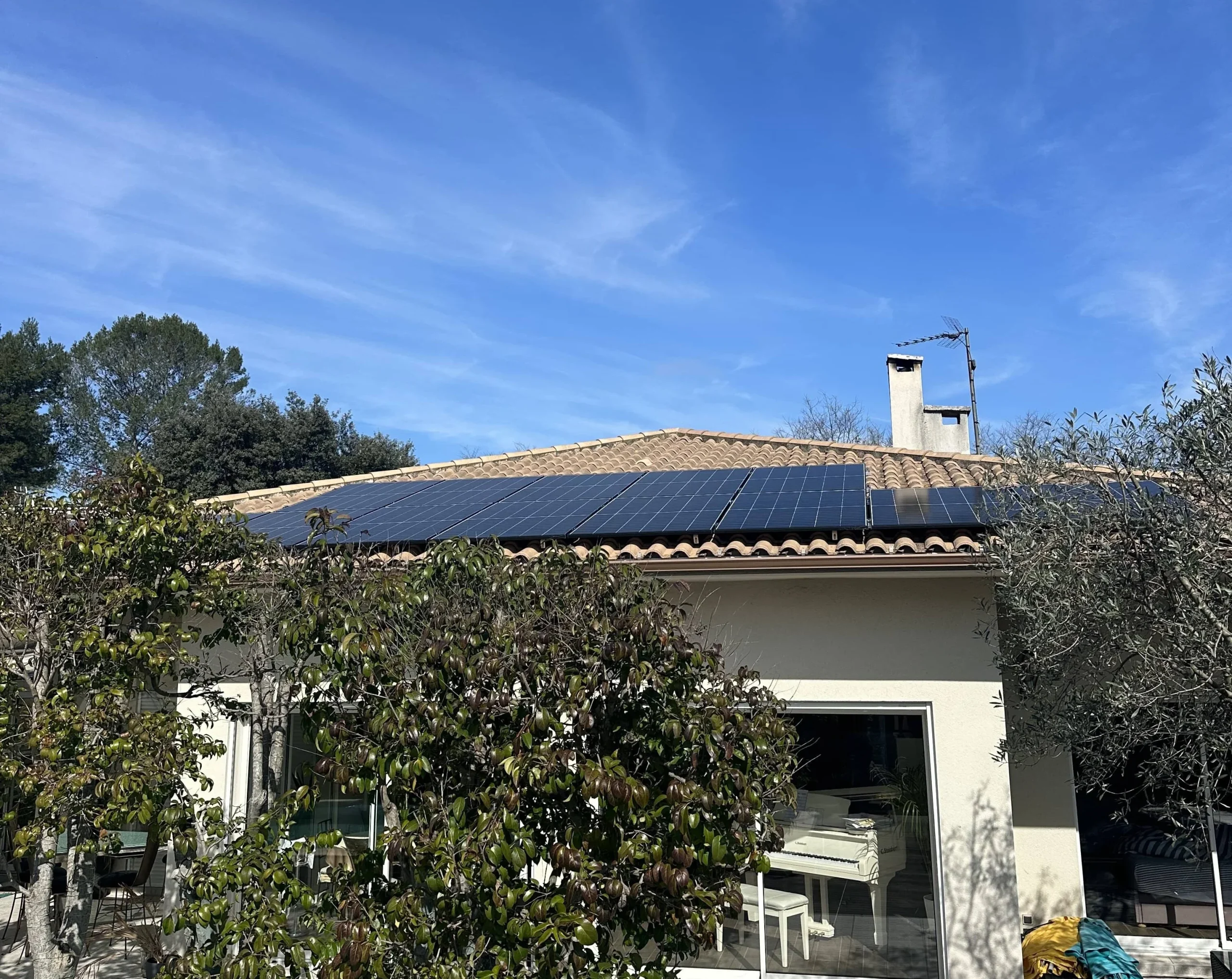 découvrez terreal photovoltaïque, votre expert en solutions solaires durables. profitez de nos technologies innovantes pour optimiser votre production d'énergie et réduire votre empreinte carbone. engagés pour un avenir plus vert, nous vous accompagnons dans votre transition énergétique.