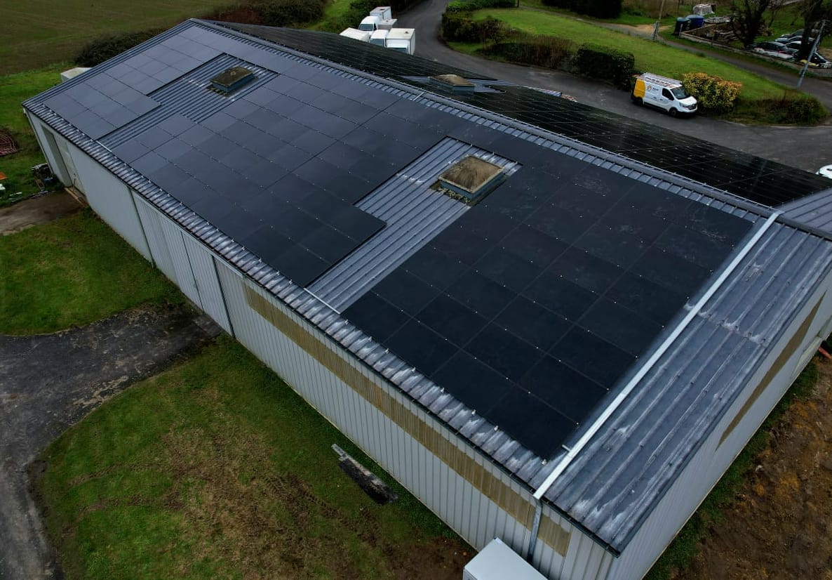 découvrez comment un toit photovoltaïque durable peut transformer votre maison en une source d'énergie renouvelable, réduisant vos factures d'électricité tout en respectant l'environnement. optez pour une solution énergétique efficace et écologique qui augmente la valeur de votre bien.