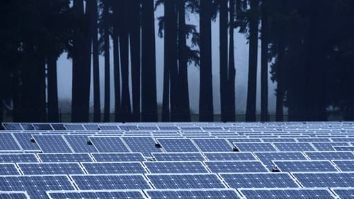 découvrez tout ce qu'il faut savoir sur la taxe appliquée aux panneaux solaires en france. informez-vous sur les réglementations, les exonérations et les aides financières disponibles pour les installations solaires, afin de maximiser vos économies tout en contribuant à la transition énergétique.