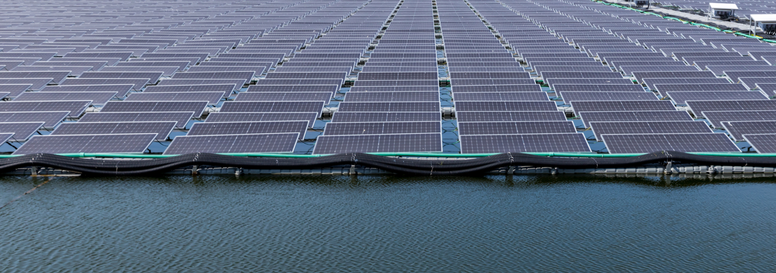 découvrez comment les panneaux photovoltaïques allient rentabilité financière et avantages écologiques. explorez les solutions d'énergie renouvelable qui vous permettent d'économiser sur vos factures tout en respectant l'environnement.