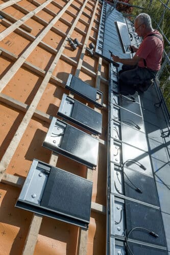 découvrez les avantages des tuiles solaires pour votre toiture : esthétique moderne, production d'énergie renouvelable et intégration parfaite à votre habitat. transformez votre toit en une source d'énergie durable tout en préservant l'élégance de votre maison.
