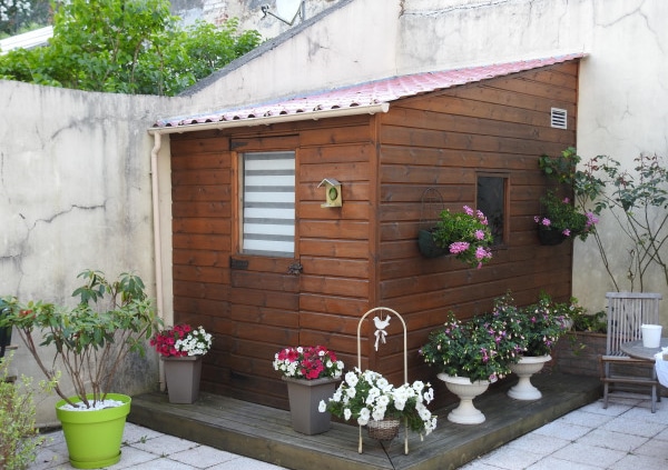 découvrez notre abri de jardin en parpaing avec toit plat, conçu pour allier robustesse et élégance. idéal pour stocker vos outils, équipements et espaces de loisirs. profitez d'un espace fonctionnel et esthétique dans votre jardin.