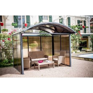 découvrez nos abris de jardin en polycarbonate, alliant durabilité et esthétique. protégez vos outils et plantes tout en ajoutant une touche moderne à votre extérieur. faciles à installer, ces abris résistent aux intempéries et offrent une luminosité naturelle pour vos séances de jardinage.