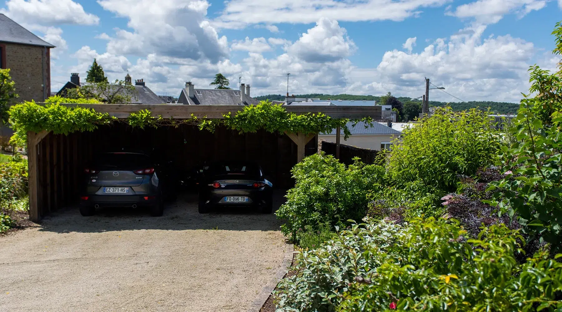 découvrez l'abri végétal, un espace dédié à la nature où plantes et structures coexistent harmonieusement. cet abri offre une protection contre les intempéries et favorise la biodiversité tout en embellissant votre jardin.