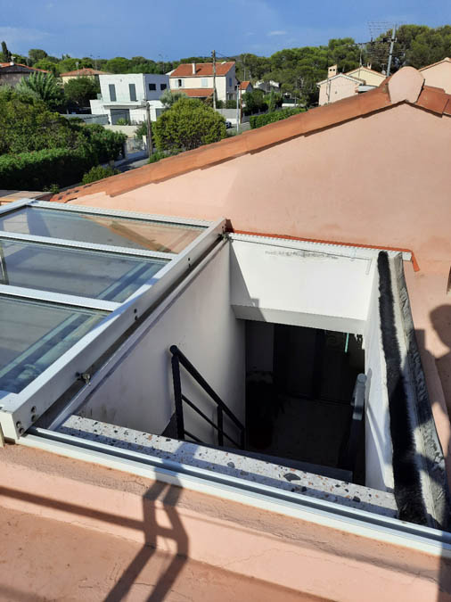 découvrez comment accéder facilement à votre toit pour l'entretien et les inspections grâce à nos astuces pratiques et conseils de sécurité. garantissez la durabilité de votre toiture en maîtrisant les techniques d'accès.