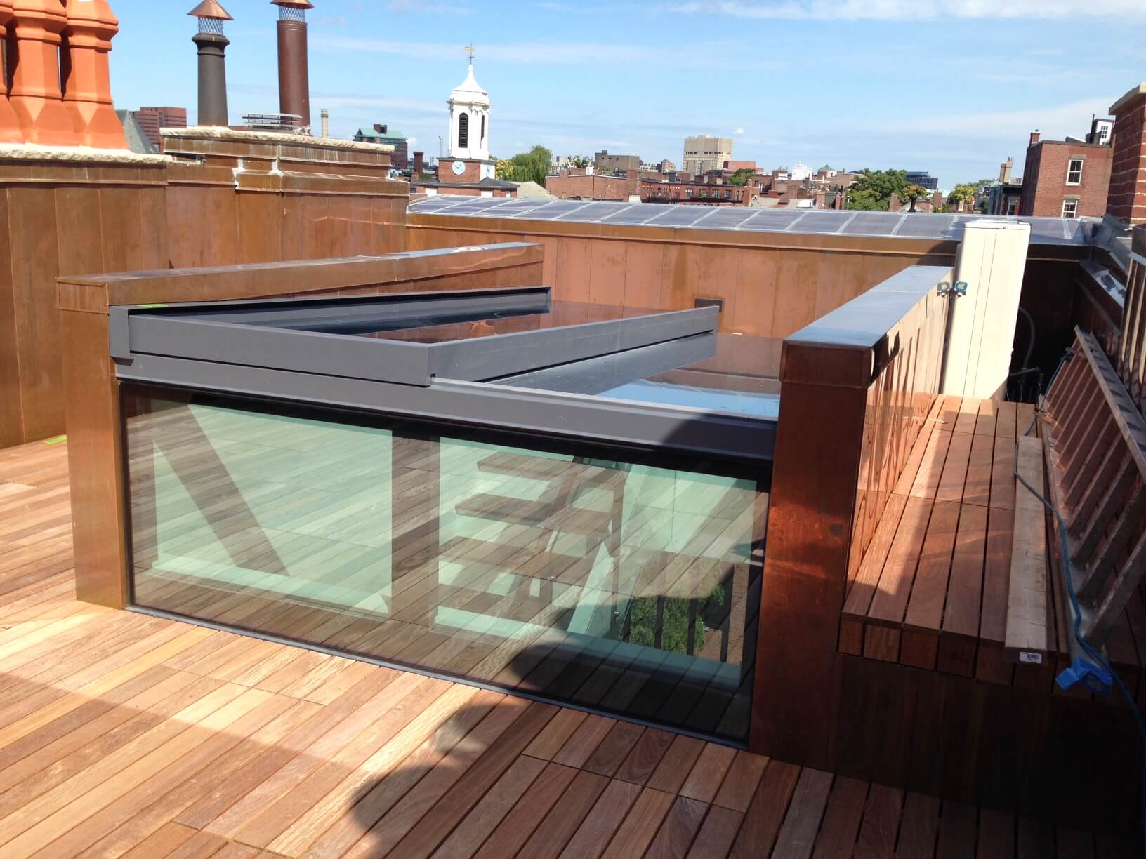 découvrez nos solutions innovantes pour l'accès au toit, alliant sécurité et facilité d'utilisation. parfait pour les professionnels et les particuliers désireux de travailler en hauteur en toute sérénité.