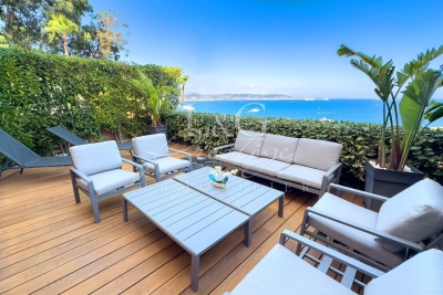 découvrez nos offres d'achats de toits-terrasses à théoule-sur-mer. profitez d'une vue imprenable et d'un espace extérieur privilégié pour vos moments de détente. contactez-nous dès maintenant pour plus d'informations !