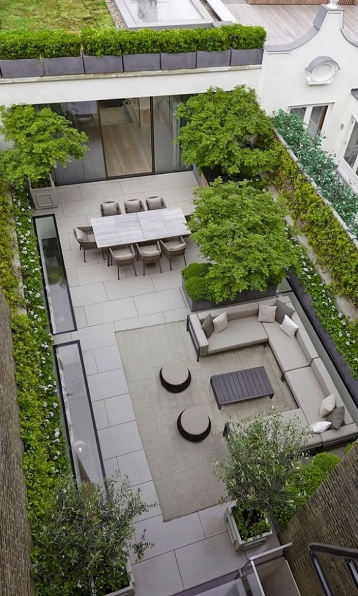 découvrez nos idées et conseils pour l'aménagement de votre toit terrasse. transformez cet espace en un lieu de détente et de convivialité grâce à des aménagements modernes et esthétiques. profitez de votre extérieur tout en ajoutant de la valeur à votre bien.