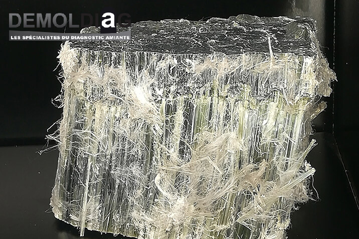 découvrez tout ce que vous devez savoir sur l'amiante, ses dangers pour la santé, les réglementations en vigueur et les méthodes de désamiantage pour protéger votre environnement.