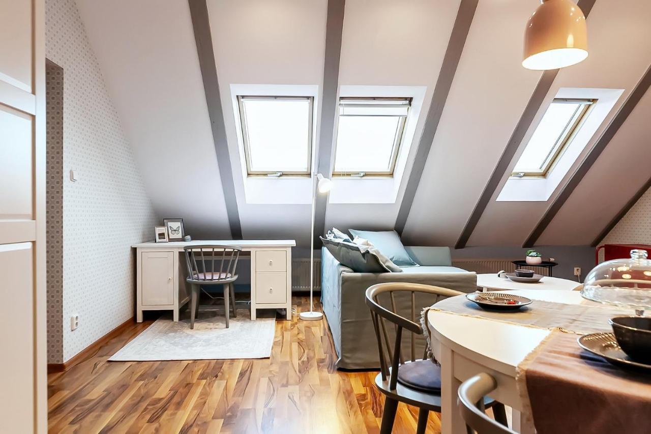 découvrez notre magnifique appartement en attique, offrant une vue imprenable, des espaces lumineux et un confort moderne. profitez d'une expérience de vie unique dans cet espace élégant et accueillant.