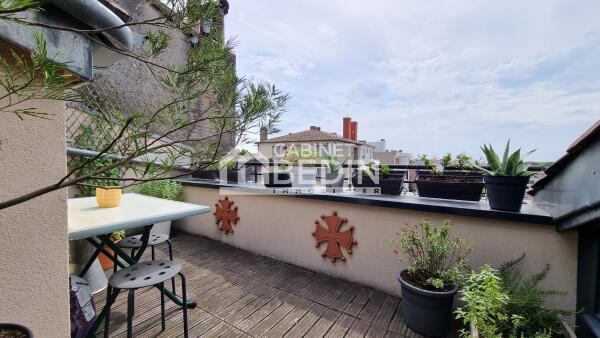 découvrez cet appartement exceptionnel avec terrasse à toulouse. profitez d'un espace de vie lumineux et confortable, idéalement situé au cœur de la ville rose. parfait pour savourer des moments en plein air tout en étant proche des commodités.