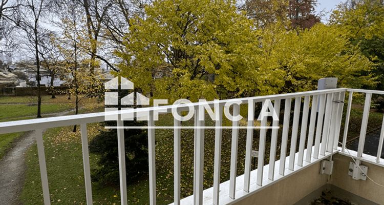 découvrez cet appartement exceptionnel avec toit terrasse à bordeaux, offrant une vue imprenable sur la ville. profitez d'un espace de vie lumineux et moderne, idéal pour se détendre ou recevoir. ne manquez pas cette opportunité unique de vivre au cœur de bordeaux avec un confort inégalé.