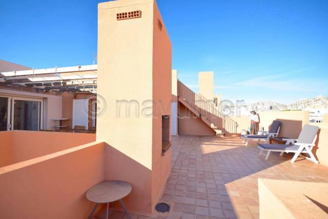 découvrez notre appartement d'exception avec toit-terrasse à marseille. profitez d'une vue imprenable, d'un espace de vie moderne et de toutes les commodités nécessaires pour une vie agréable dans l'une des plus belles villes de france.