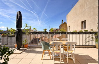 découvrez notre appartement en toit-terrasse situé à marseille, offrant une vue panoramique imprenable sur la ville et la mer. profitez d'un espace de vie moderne au cœur de la cité phocéenne, idéal pour des moments de détente en plein air.