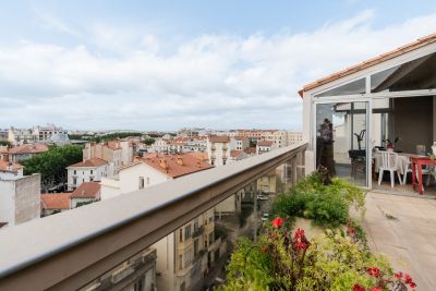 découvrez notre appartement unique avec toit-terrasse à perpignan. profitez d'une vue imprenable, d'espaces lumineux et d'un cadre de vie exceptionnel. idéal pour se détendre tout en étant proche des commodités.
