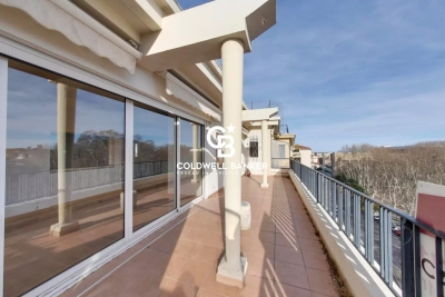 découvrez un magnifique appartement avec toit-terrasse à perpignan, alliant confort moderne et vue imprenable. profitez d'un espace de vie lumineux, idéalement situé pour explorer la ville et ses environs. une opportunité à ne pas manquer pour vivre des moments inoubliables en plein air.