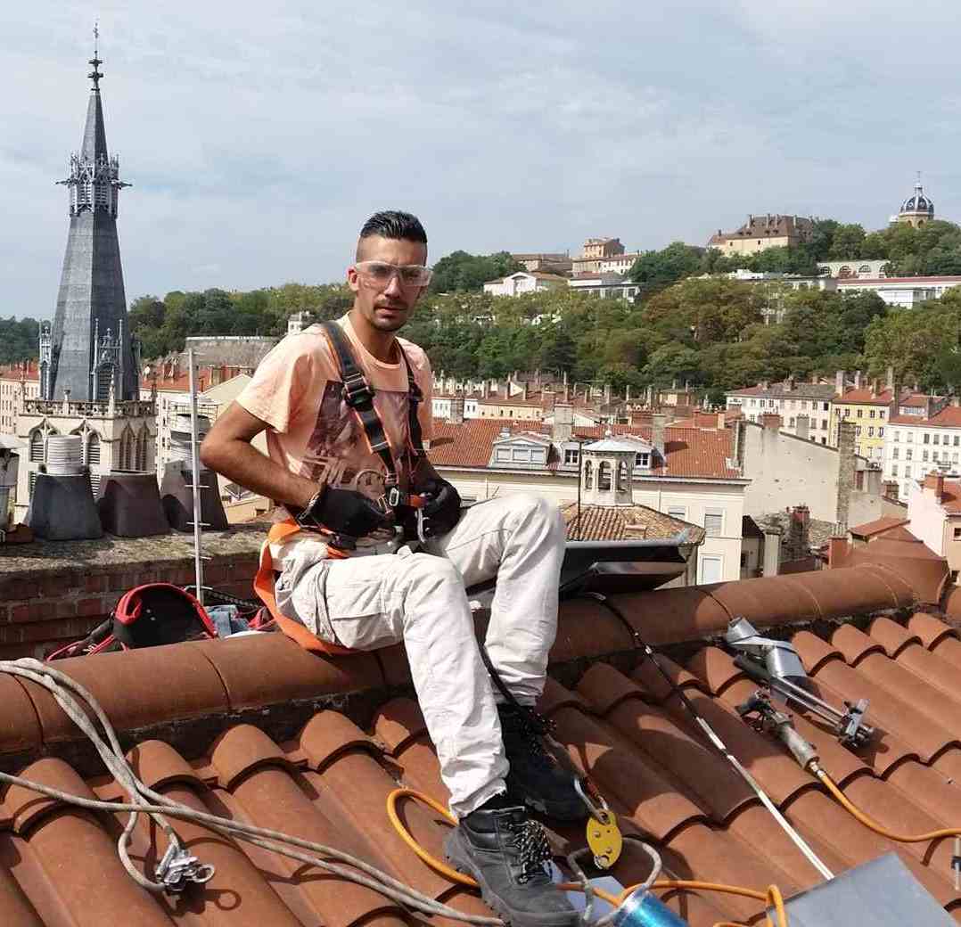 découvrez notre programme d'apprentissage en toiture pour acquérir les compétences essentielles et devenir un expert dans le domaine. rejoignez-nous pour développer votre savoir-faire et bâtir votre avenir professionnel dans le secteur de la construction.