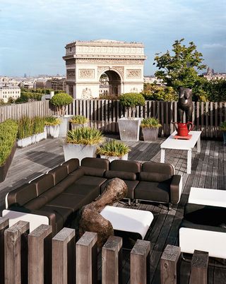découvrez les services d'un architecte de terrasse à paris, spécialiste de la conception d'espaces extérieurs uniques et adaptés à votre style de vie. transformez votre balcon ou jardin en un havre de paix grâce à une expertise alliant esthétique et fonctionnalité.