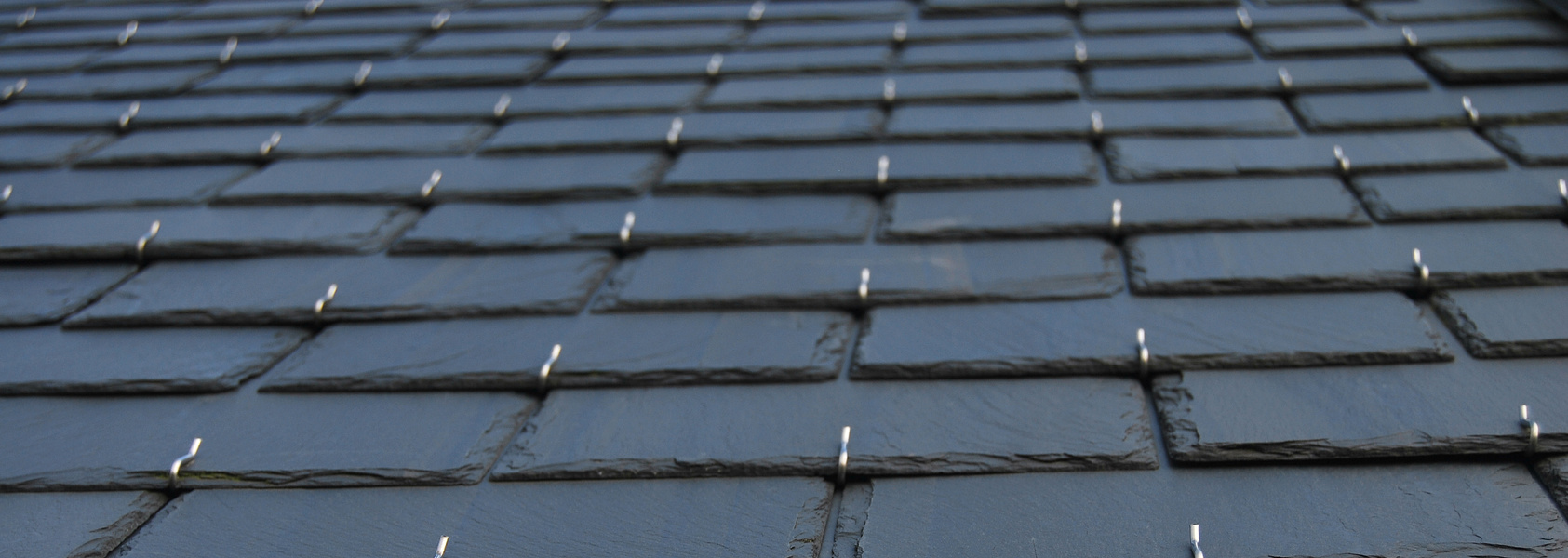 découvrez les atouts de l'ardoise photovoltaïque en bretagne, une solution innovante et esthétique pour produire de l'énergie renouvelable tout en préservant l'architecture traditionnelle. optez pour une toiture qui combine performance énergétique et respect de l'environnement.