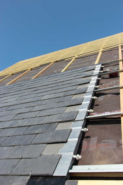 découvrez l'ardoise solaire, une solution innovante et écologique pour produire de l'énergie tout en préservant l'esthétique de votre toiture. alliez modernité et respect de l'environnement grâce à cet équipement performant et durable.