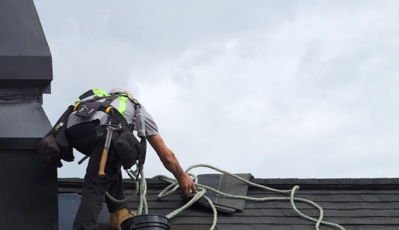 découvrez des conseils pratiques pour attacher efficacement votre toit, assurant ainsi une protection optimale contre les intempéries et une longévité accrue. apprenez les meilleures techniques et matériaux pour un travail durable et sécurisé.