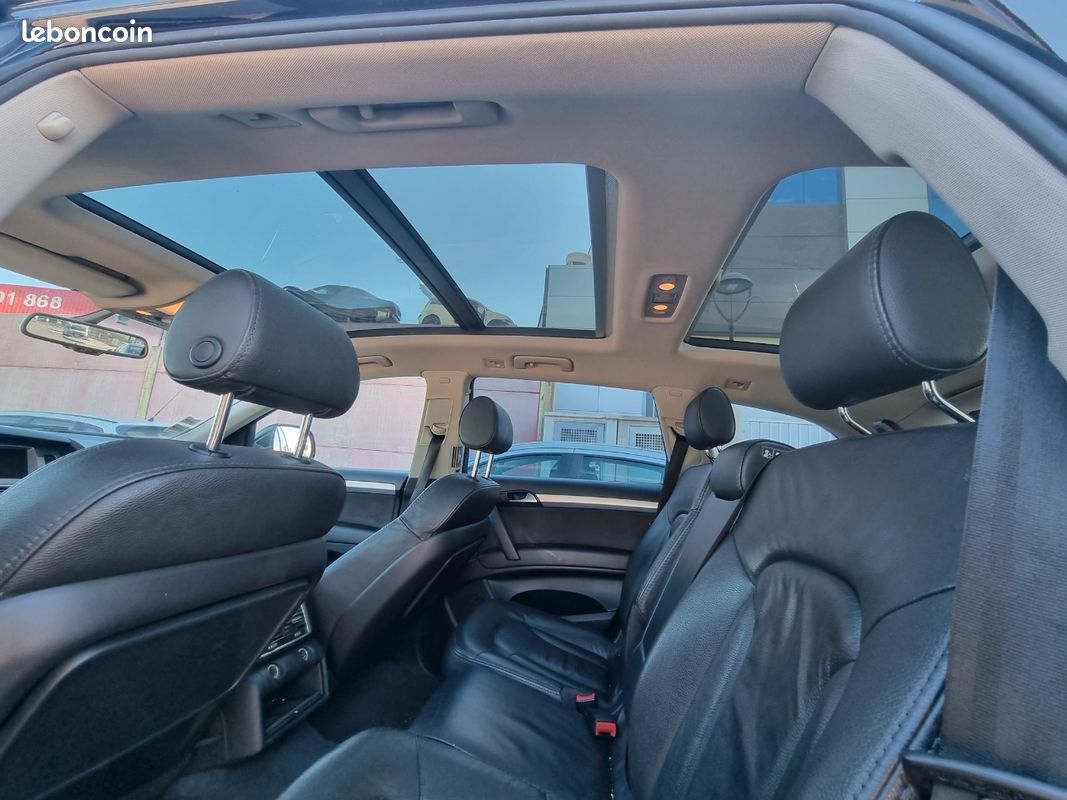 découvrez l'audi équipée d'un toit panoramique photovoltaïque, alliant élégance et innovation. profitez d'un design moderne tout en bénéficiant d'une source d'énergie durable qui charge votre véhicule grâce à l'énergie solaire.