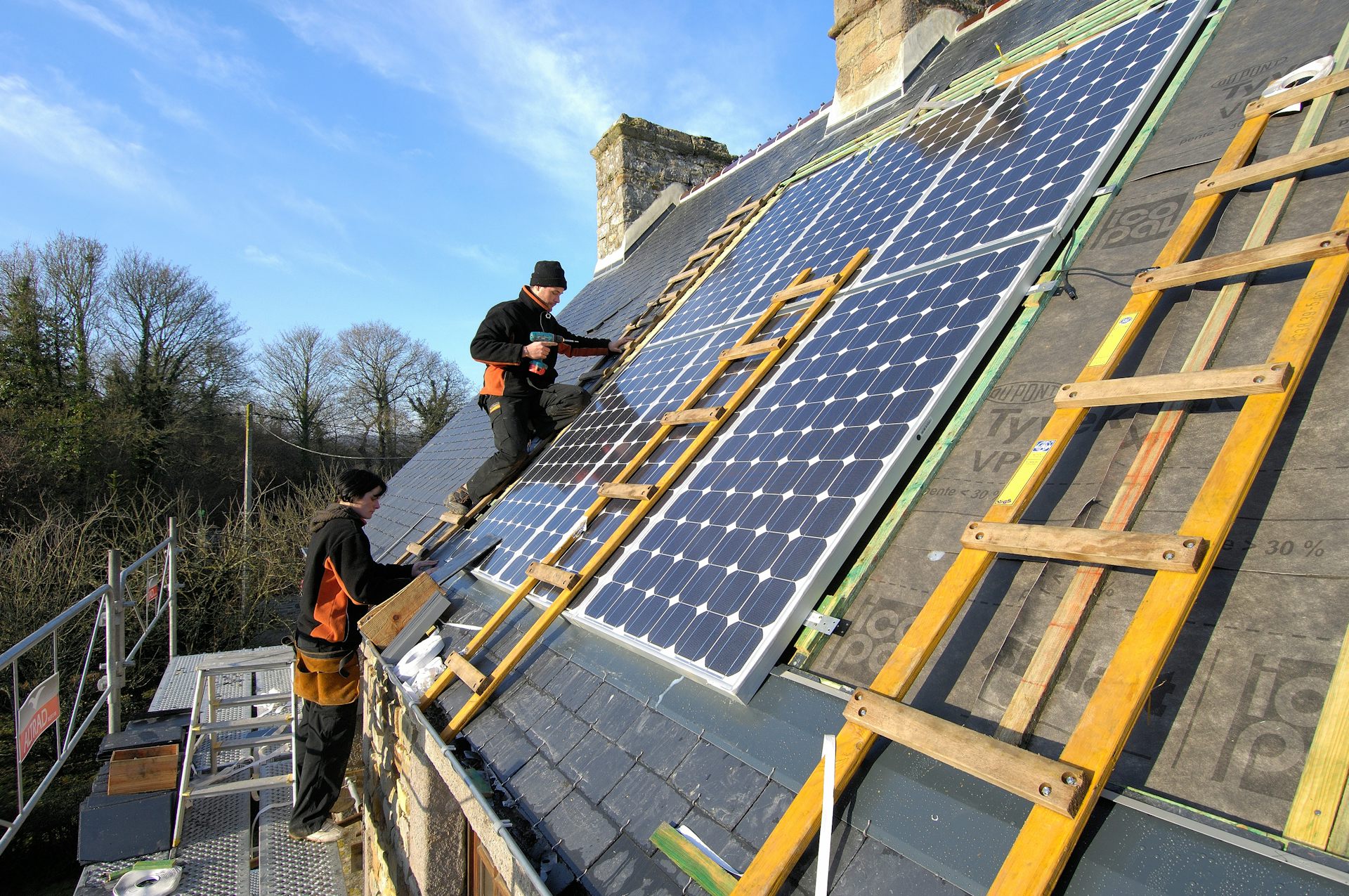 découvrez comment les panneaux solaires peuvent vous offrir une autonomie énergétique optimale. profitez de l'énergie renouvelable, réduisez vos factures d'électricité et contribuez à la protection de l'environnement grâce à des solutions solaires adaptées à vos besoins.