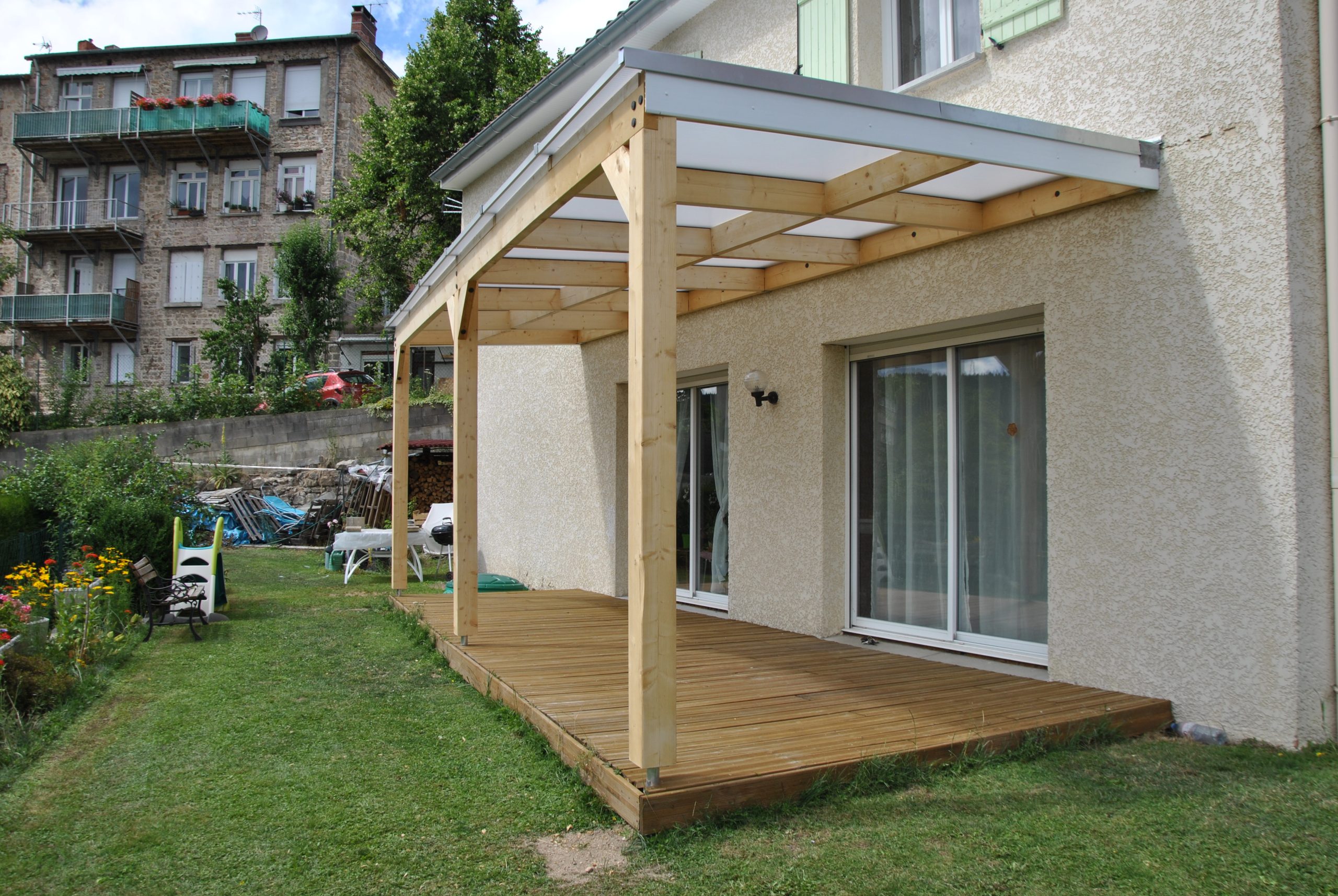 découvrez notre gamme d'auvents en bois, alliant élégance et fonctionnalité. parfaits pour protéger votre espace extérieur tout en ajoutant une touche esthétique à votre maison. idéal pour les terrasses, les balcons ou les entrées, ces auvents sont conçus pour résister aux intempéries et embellir votre environnement.