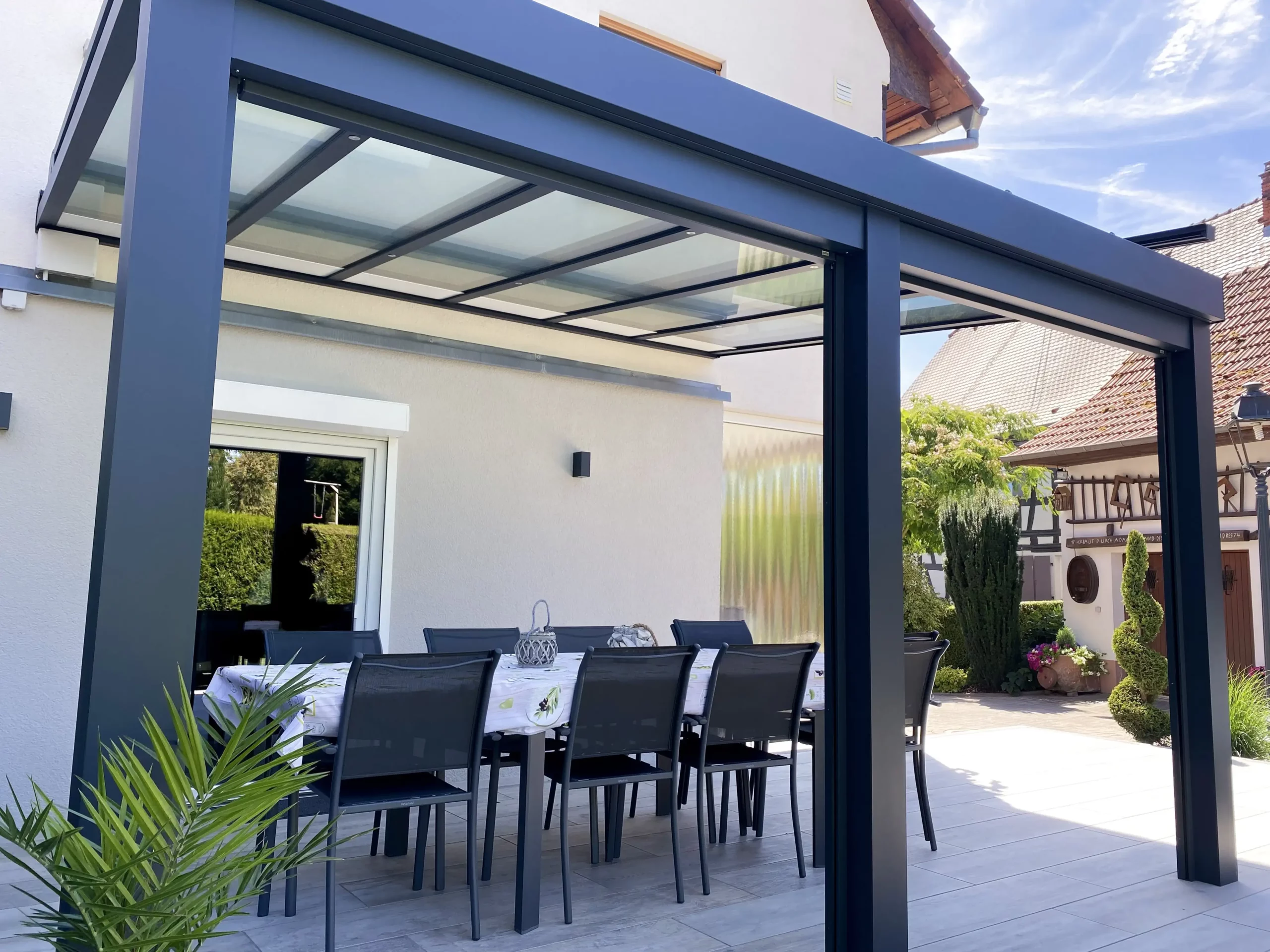 découvrez nos solutions d'auvents élégants et durables, idéales pour protéger votre terrasse ou votre entrée. ajoutez une touche de style à votre espace extérieur tout en bénéficiant d'une protection contre les intempéries.
