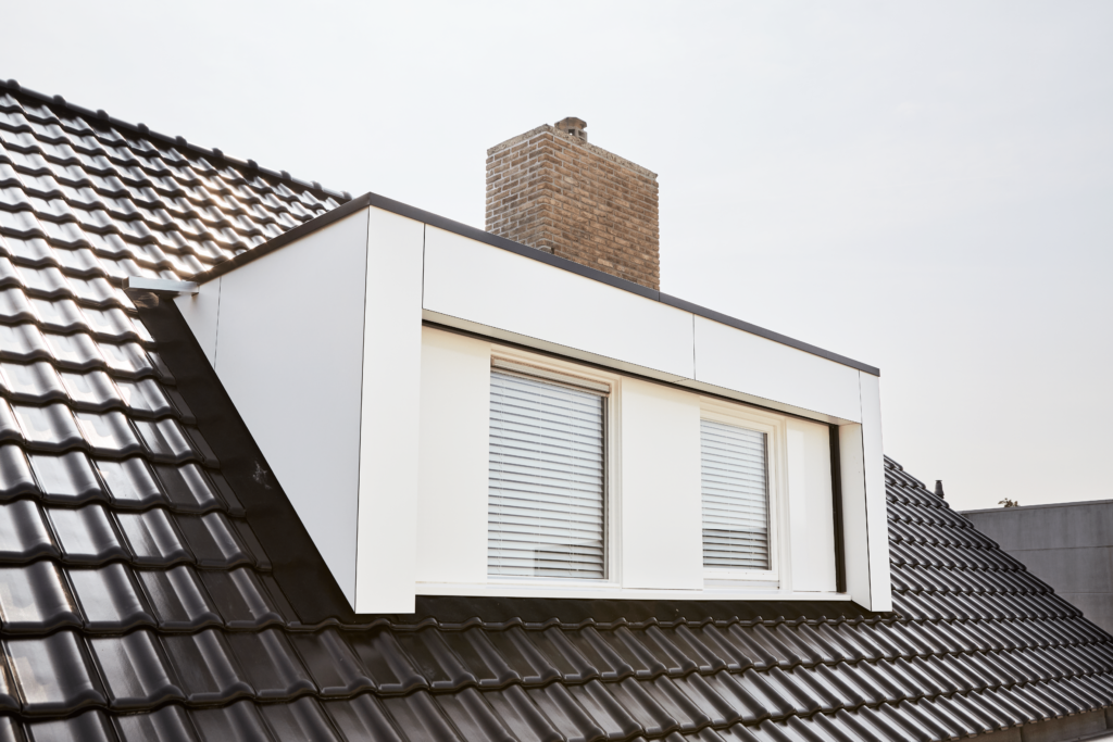 découvrez tout ce qu'il faut savoir sur l'avant-toit, un élément essentiel de l'architecture qui protège vos murs et fenêtres des intempéries tout en ajoutant du charme à votre maison. explorez les différents styles, matériaux et avantages d'un avant-toit bien conçu.