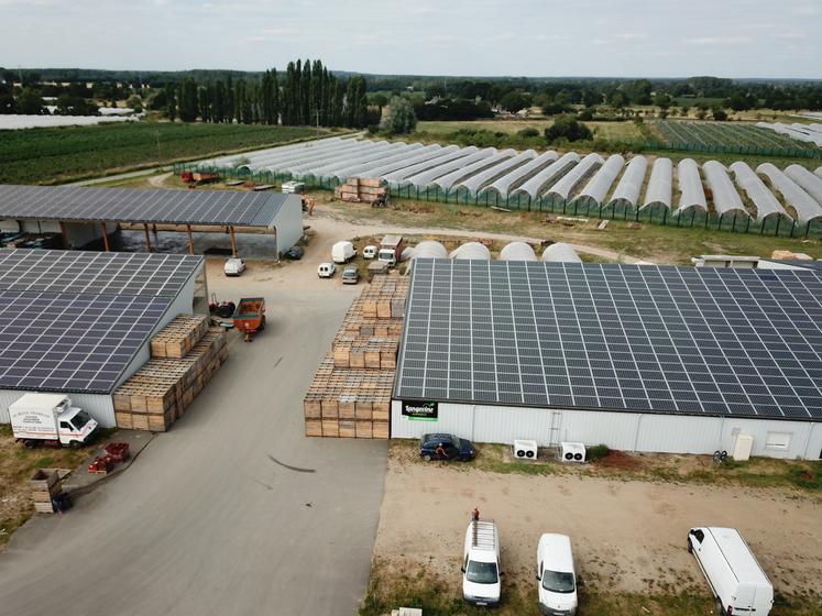 découvrez les avantages de l'autoconsommation photovoltaïque pour le secteur agricole : réduction des coûts énergétiques, indépendance face aux fluctuations des prix de l'électricité, et contribution à une agriculture durable et respectueuse de l'environnement.