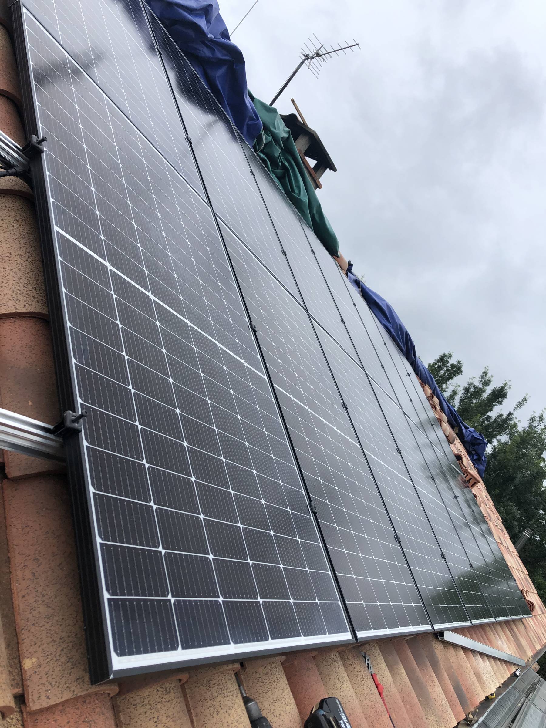 découvrez les nombreux avantages d'engager un couvreur photovoltaïque pour l'installation de panneaux solaires. profitez d'une expertise spécialisée, d'une augmentation de la valeur de votre propriété, et de réductions sur vos factures d'énergie. transformez votre toit en une source d'énergie renouvelable et durable tout en contribuant à la protection de l'environnement.