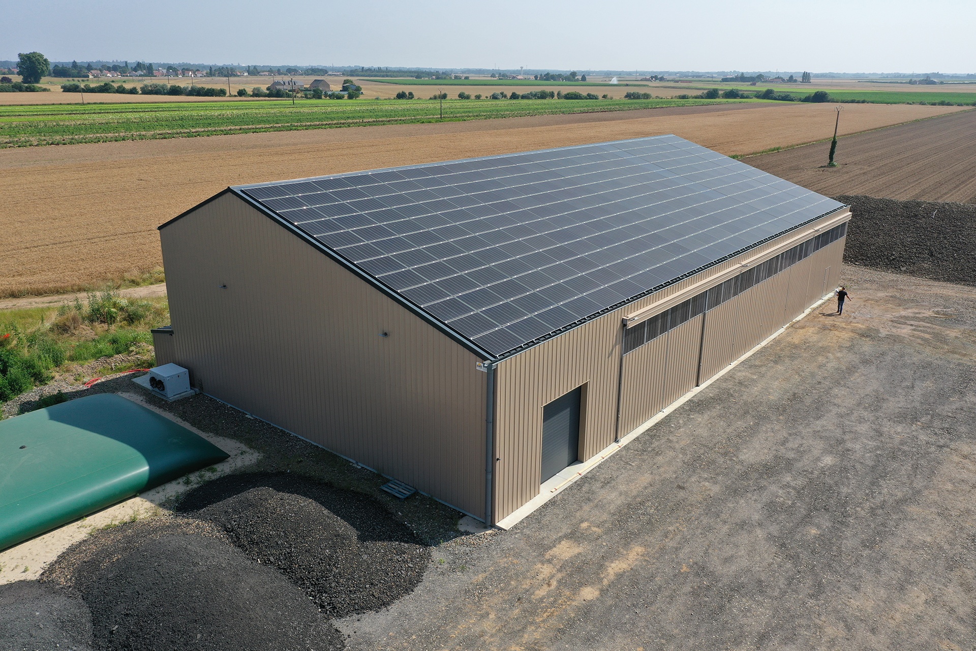 découvrez les avantages d'un hangar photovoltaïque : production d'énergie renouvelable, réduction des coûts énergétiques, valorisation de vos surfaces et contribution à la transition écologique. optimisez votre espace tout en soutenant un avenir durable.