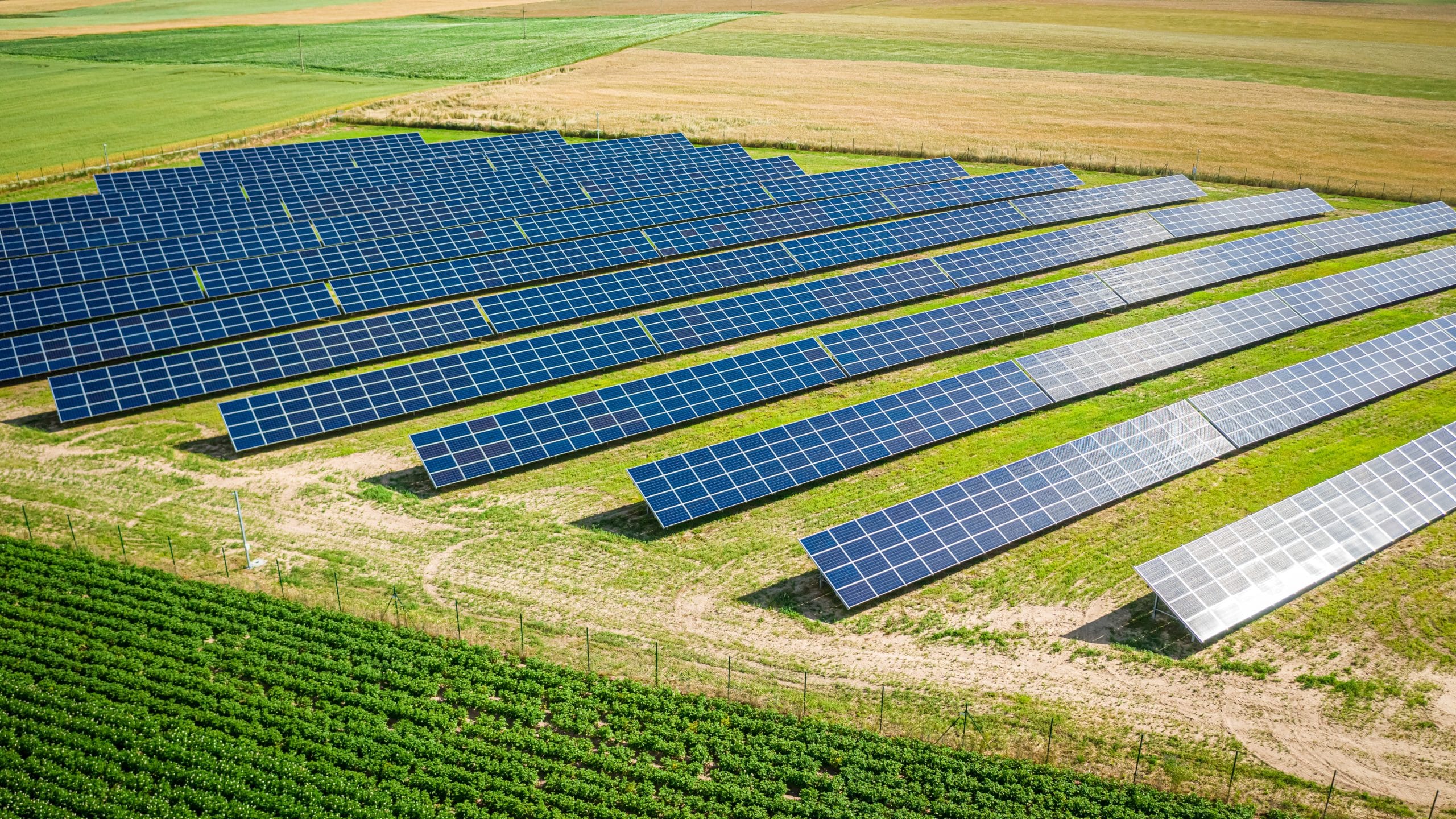 découvrez les nombreux avantages des panneaux photovoltaïques : économies sur vos factures d'électricité, réduction de votre empreinte carbone, valorisation de votre bien immobilier et indépendance énergétique. optez pour une solution durable et économique pour un avenir plus vert.