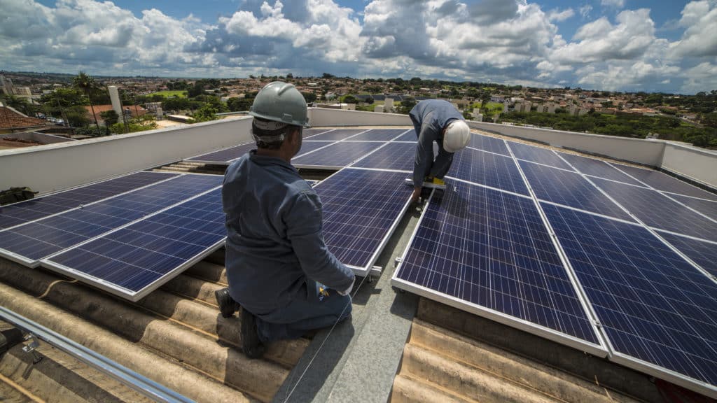 découvrez les nombreux avantages des panneaux photovoltaïques pour votre toiture : économies d'énergie, respect de l'environnement, valorisation de votre bien immobilier et indépendance énergétique. optez pour une énergie durable et rentable dès aujourd'hui !
