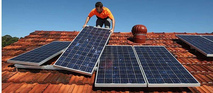 découvrez les nombreux avantages des panneaux photovoltaïques installés sur votre toiture. économisez sur vos factures d'énergie, contribuez à la préservation de l'environnement et augmentez la valeur de votre bien grâce à cette solution durable et rentable.