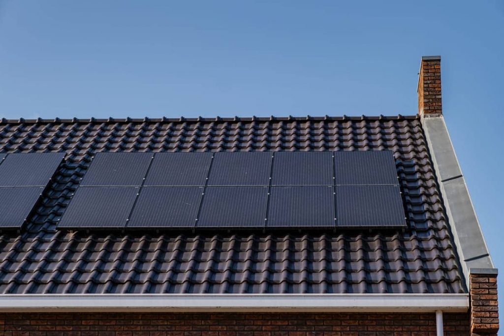 découvrez les nombreux avantages des panneaux solaires sur toit noir : esthétique moderne, efficacité accrue et intégration harmonieuse avec votre habitation. optimisez votre consommation d'énergie tout en valorisant votre bien.