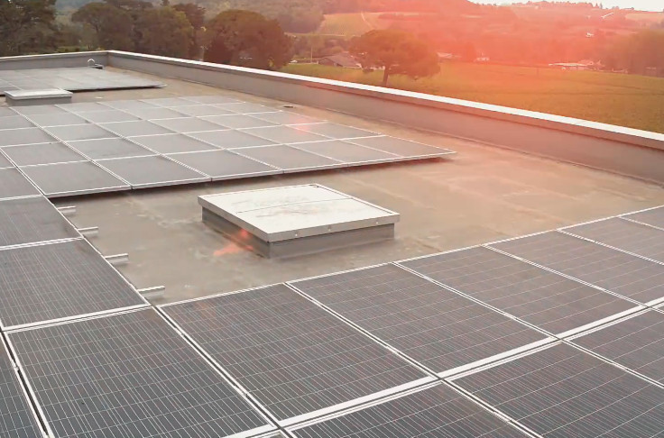 découvrez les nombreux avantages des panneaux photovoltaïques installés sur votre toit : économies d'énergie, réduction de l'empreinte carbone, valorisation de votre bien immobilier et autonomie énergétique. optez pour une solution durable et rentable pour votre maison.