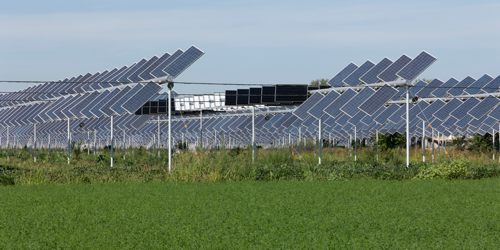 découvrez les nombreux avantages des systèmes photovoltaïques : production d'énergie renouvelable, réduction des factures d'électricité, impact environnemental positif et valorisation de votre propriété. informez-vous sur les solutions durables qui transforment la lumière du soleil en économies et en efficacité énergétique.