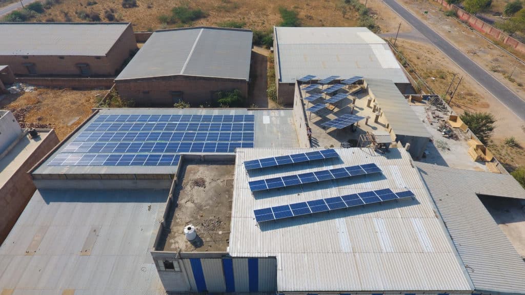 découvrez les nombreux avantages des toits photovoltaïques : énergie renouvelable, économies sur les factures d'électricité, valorisation de votre patrimoine et contribution à la protection de l'environnement. optez pour une solution durable et économique pour votre maison !