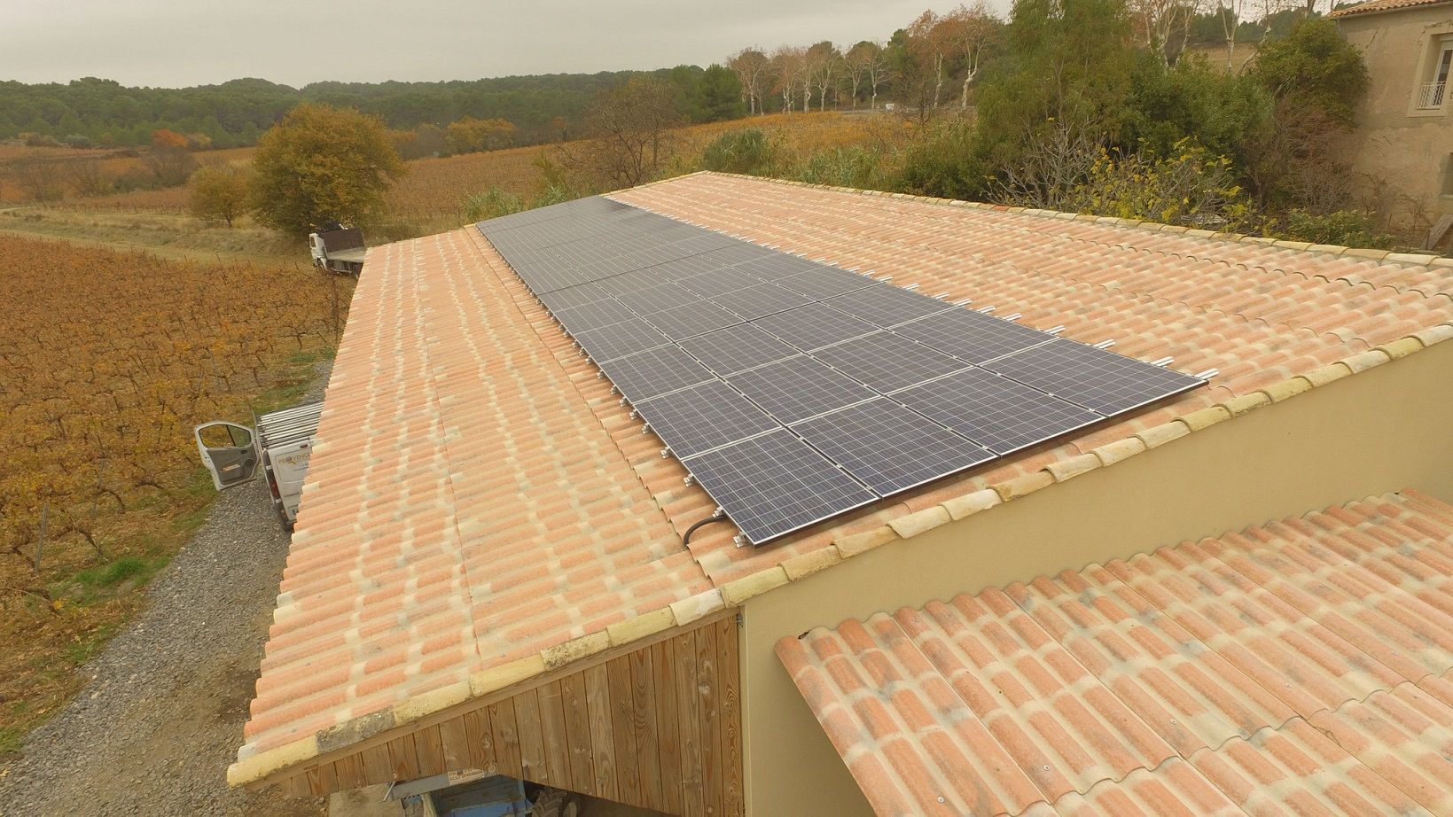 découvrez les nombreux avantages des toitures photovoltaïques : écologiques, économiques et sources d'énergie renouvelable. optimisez votre consommation énergétique tout en contribuant à la protection de l'environnement grâce à cette solution durable.
